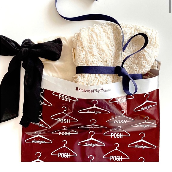 14x17 Poly Mailers | Red Poshmark Design | Poly Bag | Shipping - Picture 3 of 3